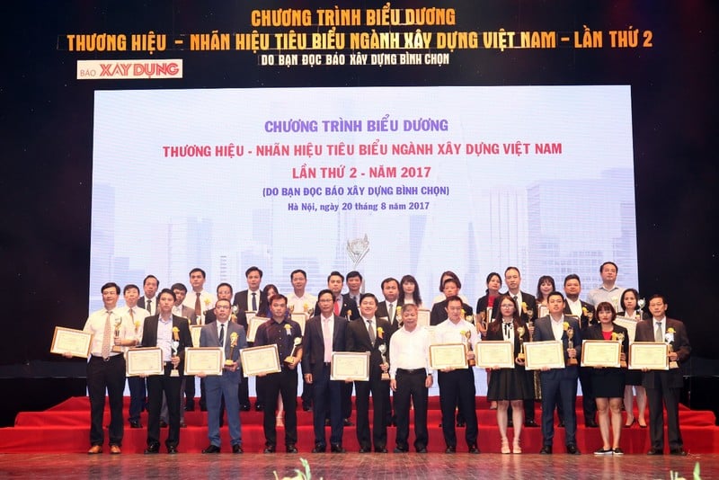 TẬP ĐOÀN HOÀNG QUÂN NHẬN DANH HIỆU TOP 10 THƯƠNG HIỆU – NHÃN HIỆU TIÊU BIỂU NGÀNH XÂY DỰNG VIỆT NAM LẦN II NĂM 2017